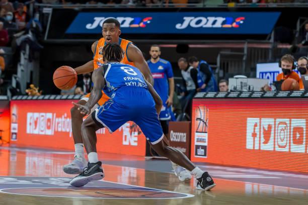 赛中年轻球 赛中年轻球