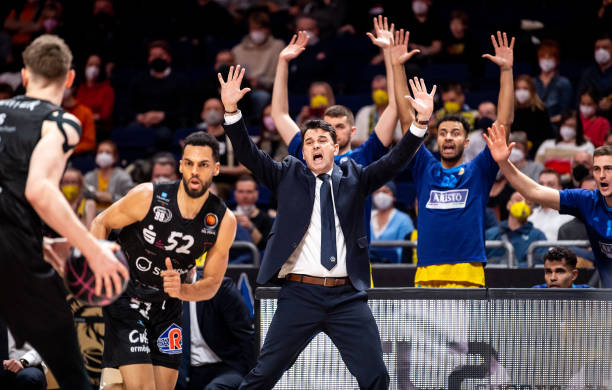 为球迷们展 为球迷们展